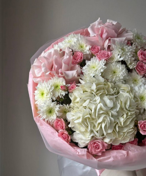 Букет из хризантем, французских роз и гортензии #3766 - Цветочный21