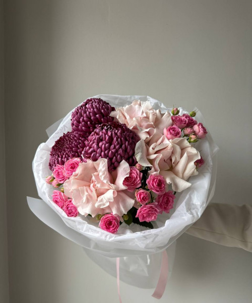 Букет из французской розы, хризантем и кустовой розы #3750 - Цветочный21