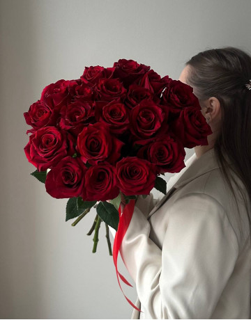 19 красных роз 60 см #959