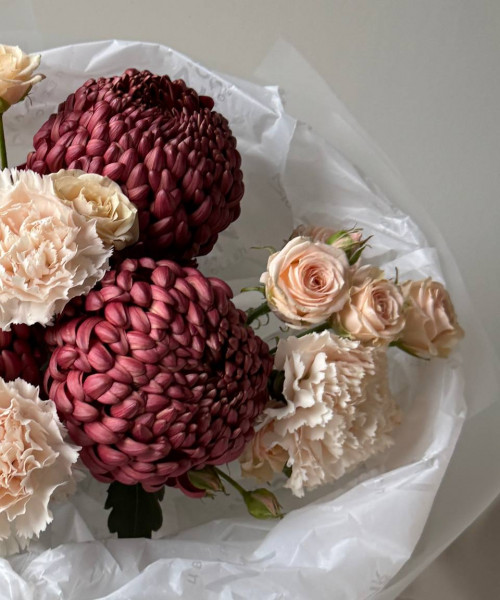 Букет из диантусов, хризантем и кустовой розы #3751 - Цветочный21