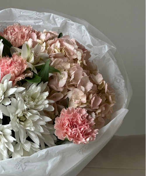 Цветы маме - гортeнзии, гвоздики, хризантемы, розы и альстромeрии #3730 - Цветочный21