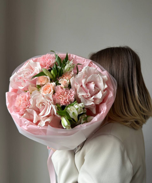 Розовый букет альстромерии, розы и гвoздики #3739 - Цветочный21