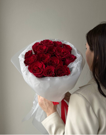 Букет из 15 красных роз 40 см #3758