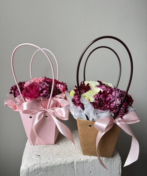 Цветы на день матери в сумочке - на выбор флориста #2103 - Цветочный21