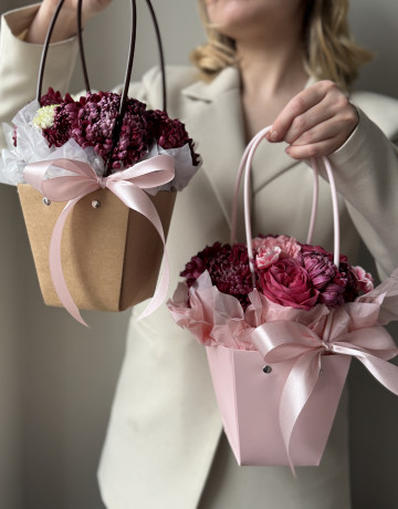 Композиция сумочка на выбор флориста #2103