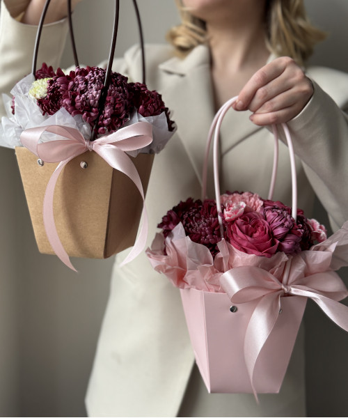 Цветы на день матери в сумочке - на выбор флориста #2103 - Цветочный21