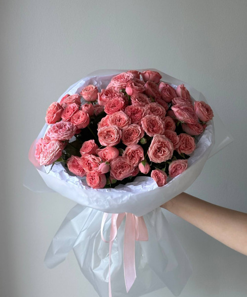 Букет из 25 коралловых кустовых роз #3859 - Цветочный21